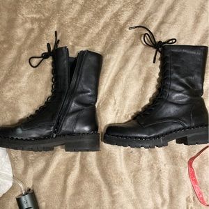 ⭐️leather combat boots w beading